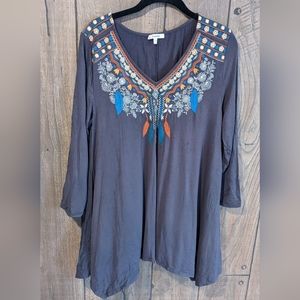 Embroidered neckline with asymmetrical hem 3/4 sleeve top